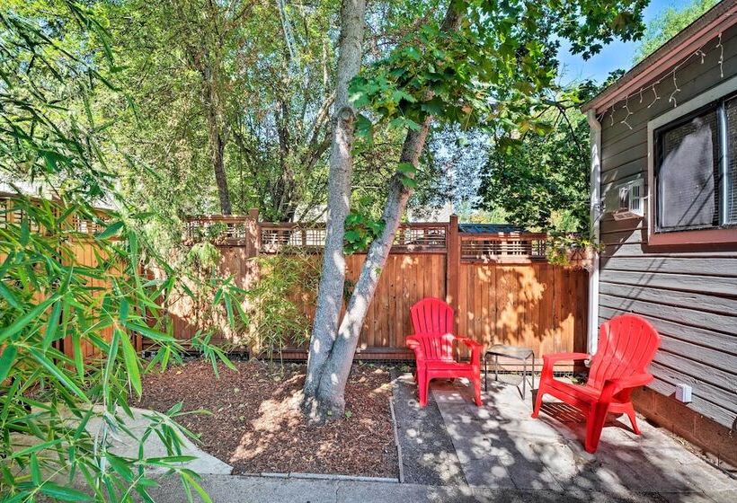 Warm & Inviting Ashland Cottage < Half Mile To Sou