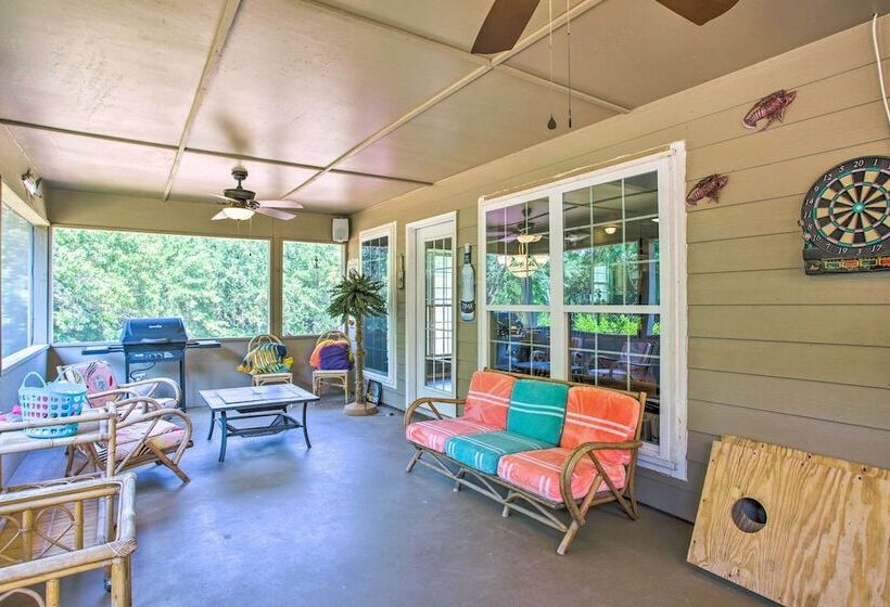 1/2 Mi To Lake Texoma: Home W/ Fire Pit & Grill!