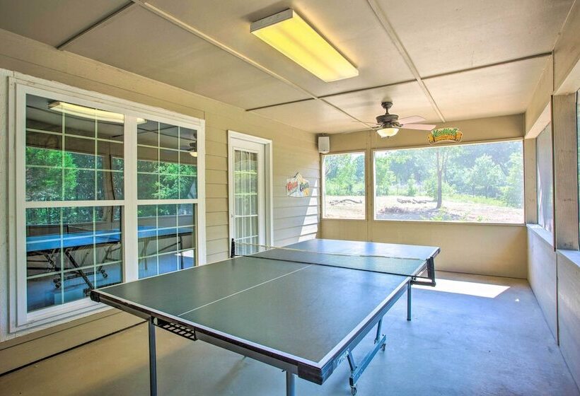 1/2 Mi To Lake Texoma: Home W/ Fire Pit & Grill!