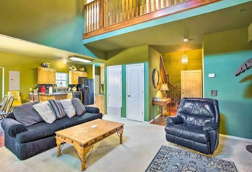 1/2 Mi To Lake Texoma: Home W/ Fire Pit & Grill!