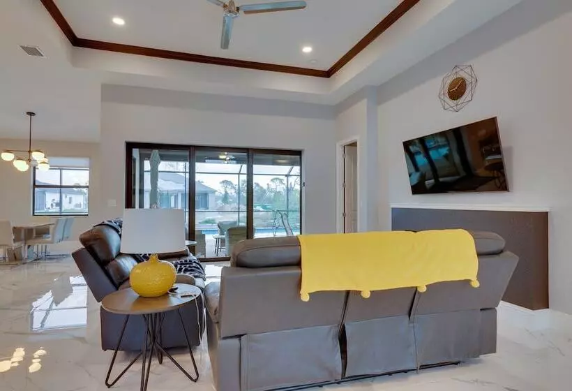 Canal Front Cape Coral House: Private Pool & Lanai