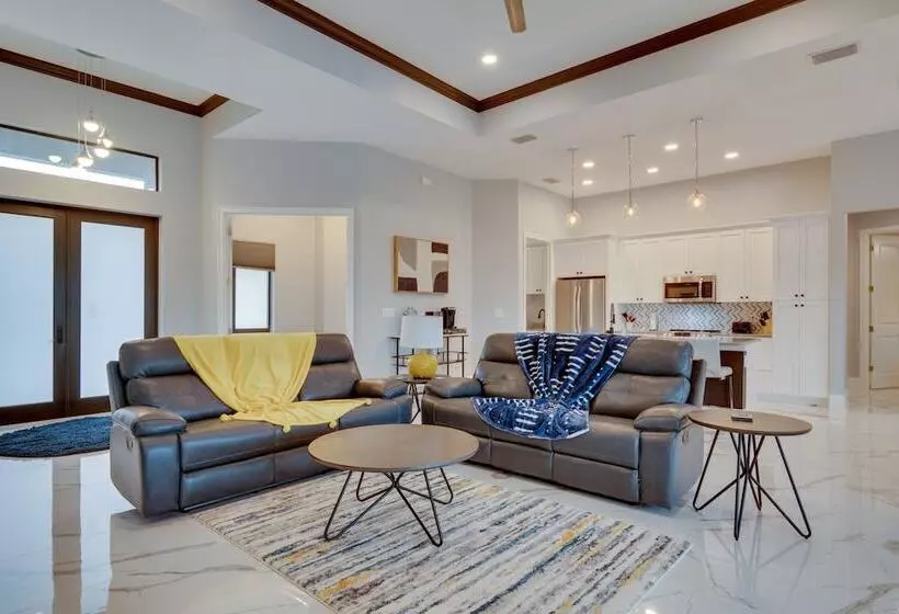 Canal Front Cape Coral House: Private Pool & Lanai