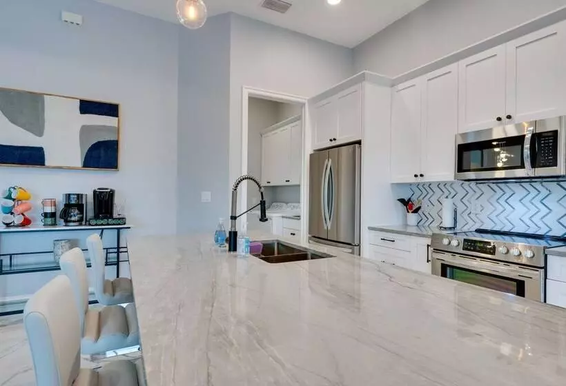 Canal Front Cape Coral House: Private Pool & Lanai