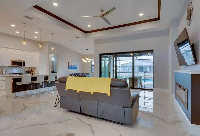 Canal Front Cape Coral House: Private Pool & Lanai