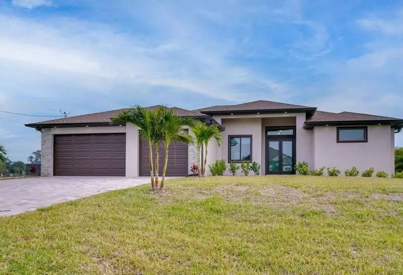 Canal Front Cape Coral House: Private Pool & Lanai