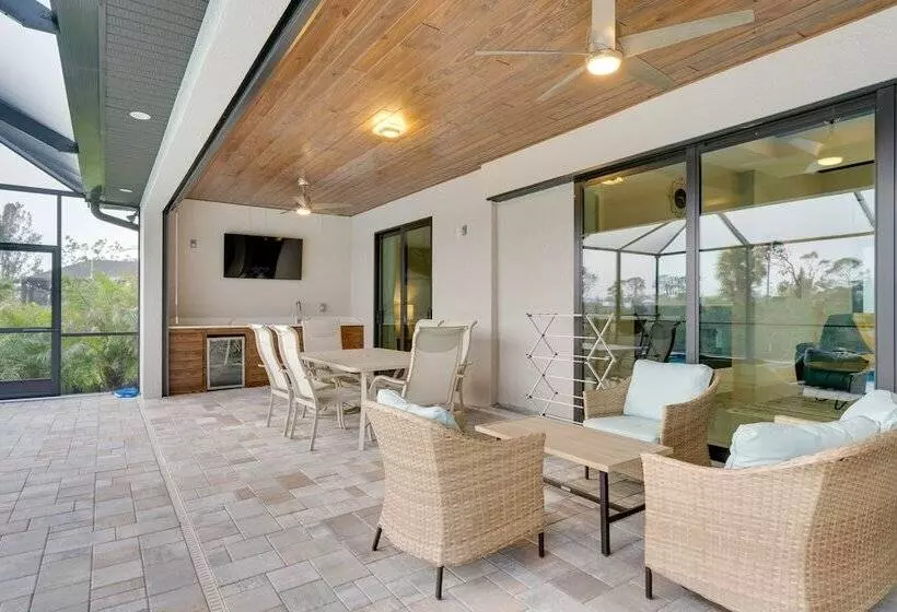 Canal Front Cape Coral House: Private Pool & Lanai