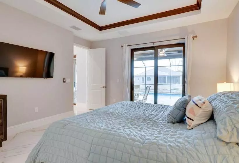 Canal Front Cape Coral House: Private Pool & Lanai