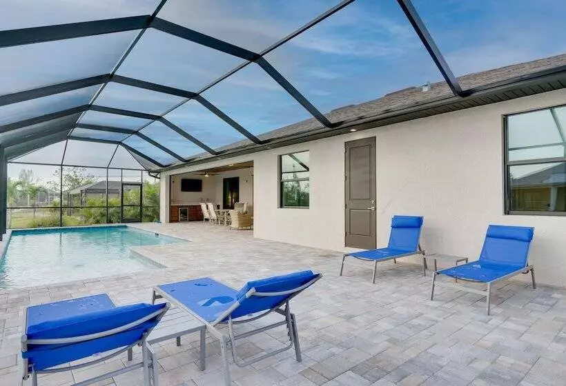 Canal Front Cape Coral House: Private Pool & Lanai