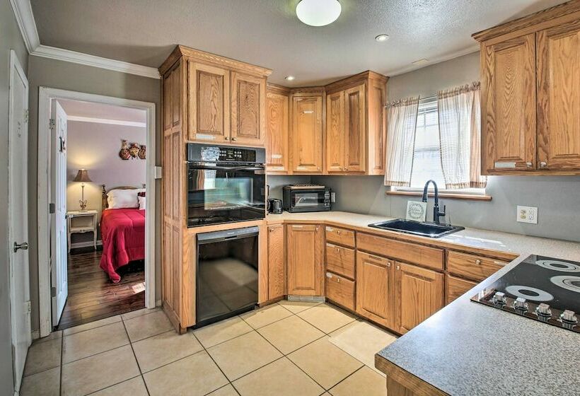 Central Hot Springs Family Home W/ Deck!