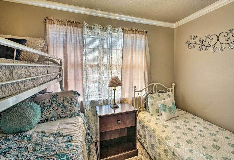 Central Hot Springs Family Home W/ Deck!