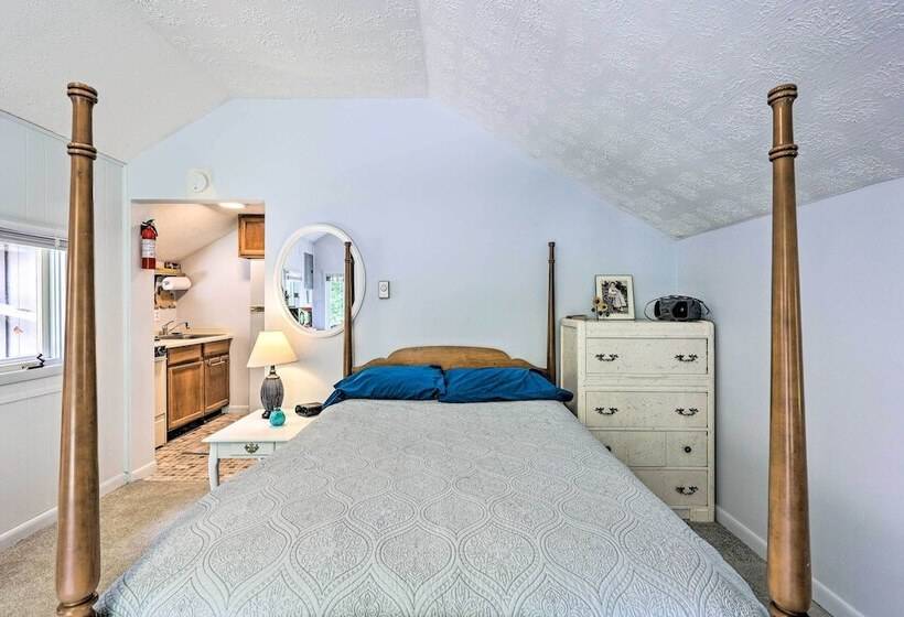 Chalet Retreat: Cozy Cabin W/ On Site Creek!