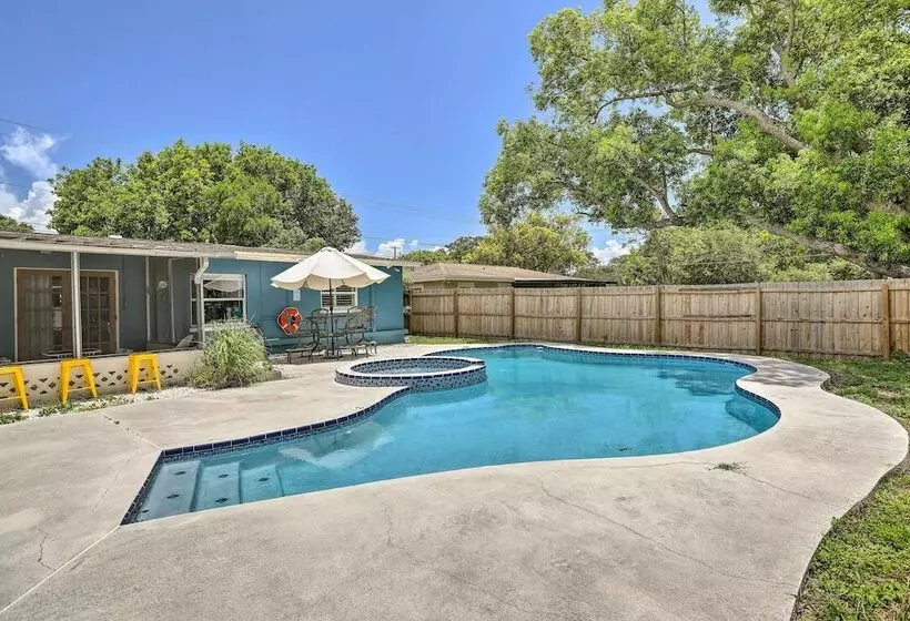 Charming Clearwater Escape ~ 6 Mi To Beach!