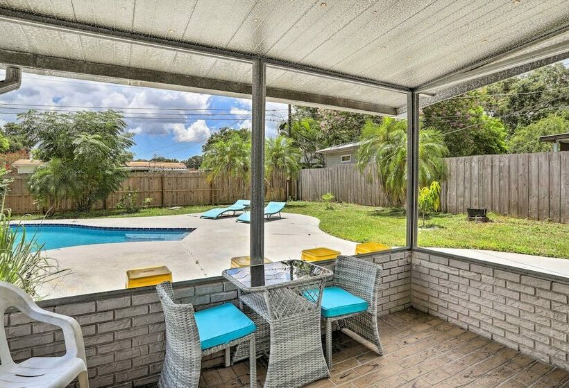 Charming Clearwater Escape ~ 6 Mi To Beach!