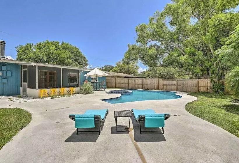 Charming Clearwater Escape ~ 6 Mi To Beach!