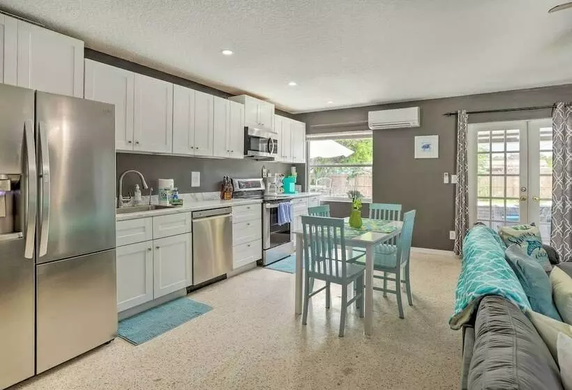 Charming Clearwater Escape ~ 6 Mi To Beach!