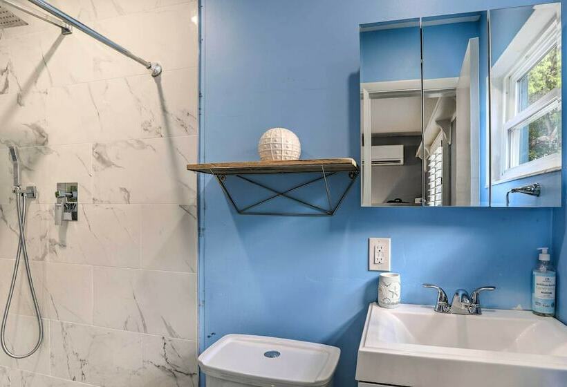 Charming Clearwater Escape ~ 6 Mi To Beach!