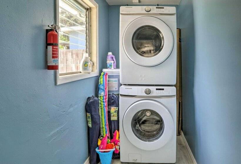 Charming Clearwater Escape ~ 6 Mi To Beach!