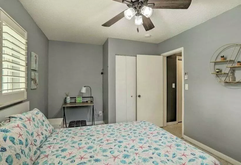 Charming Clearwater Escape ~ 6 Mi To Beach!