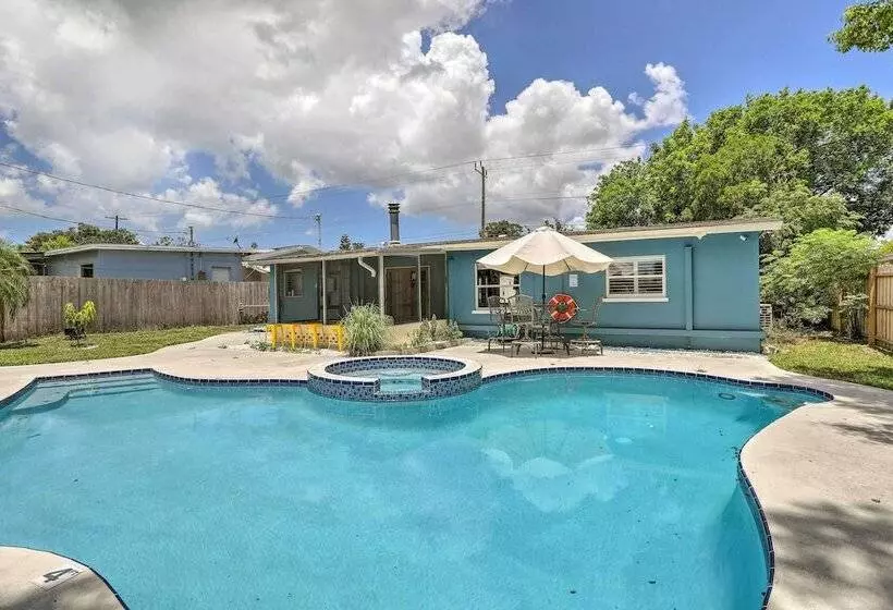Charming Clearwater Escape ~ 6 Mi To Beach!