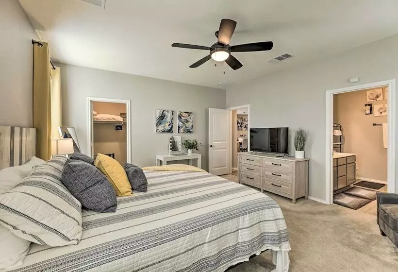 Charming Home Near Austin W/ Grill & Porch!