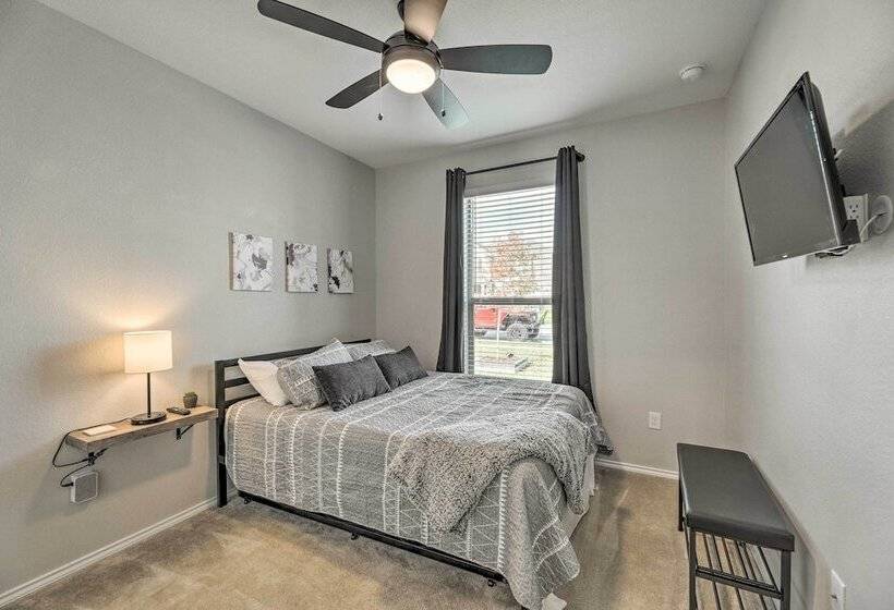 Charming Home Near Austin W/ Grill & Porch!