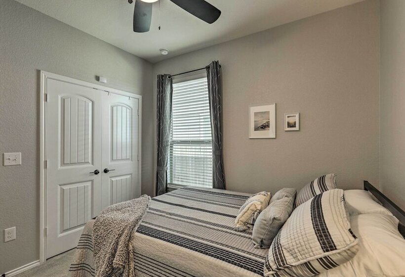 Charming Home Near Austin W/ Grill & Porch!