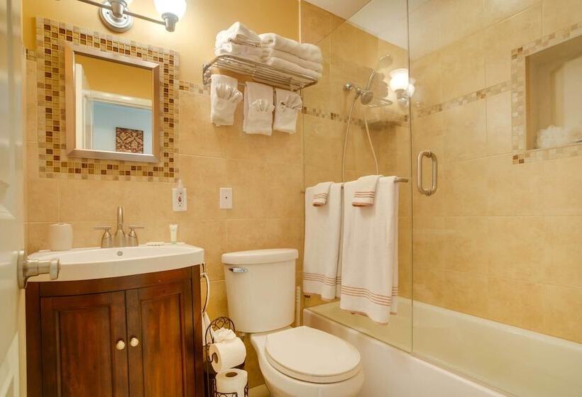 Charming Home W/ Patio Near Vanderbilt Beach