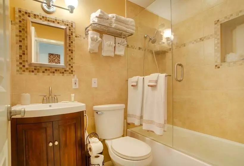 Charming Home W/ Patio Near Vanderbilt Beach