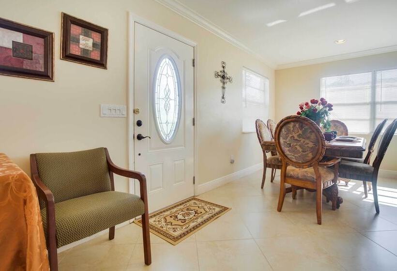 Charming Home W/ Patio Near Vanderbilt Beach