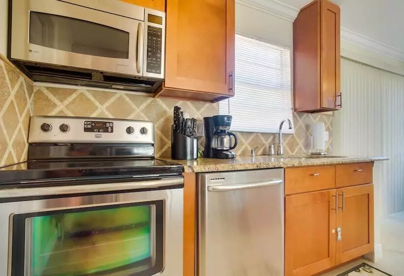 Charming Home W/ Patio Near Vanderbilt Beach