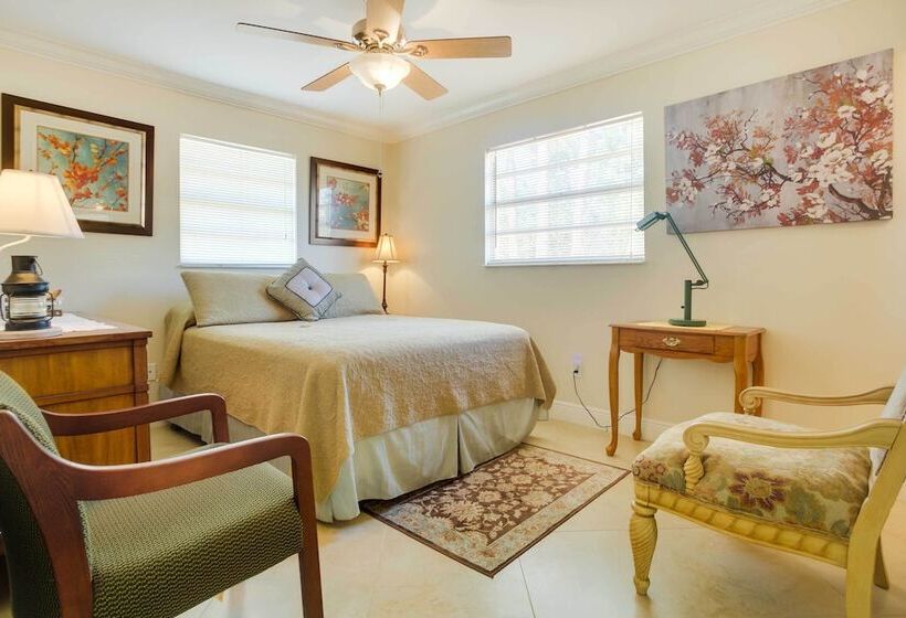 Charming Home W/ Patio Near Vanderbilt Beach