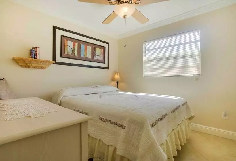 Charming Home W/ Patio Near Vanderbilt Beach