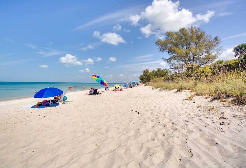 Charming Home W/ Patio Near Vanderbilt Beach