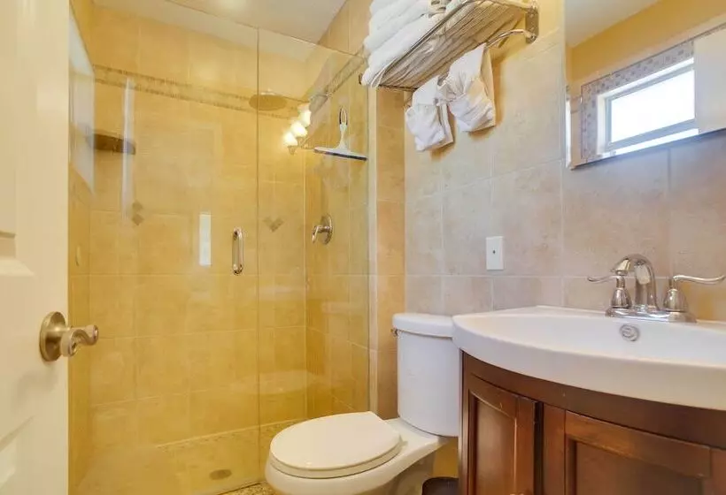 Charming Home W/ Patio Near Vanderbilt Beach