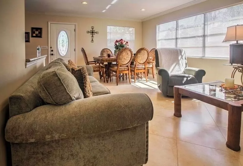 Charming Home W/ Patio Near Vanderbilt Beach