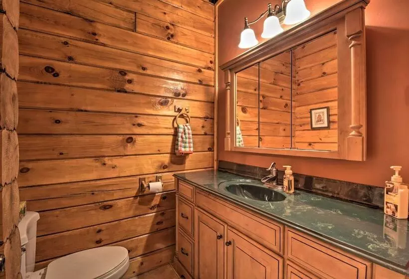 Charming Lake Hartwell Retreat W/ Gas Grill