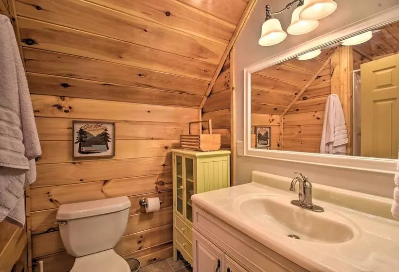 Charming Lake Hartwell Retreat W/ Gas Grill