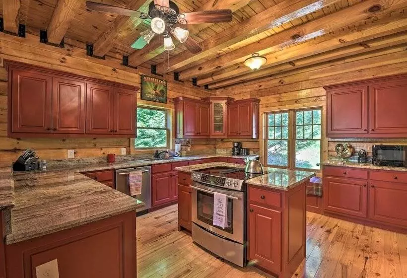 Charming Lake Hartwell Retreat W/ Gas Grill