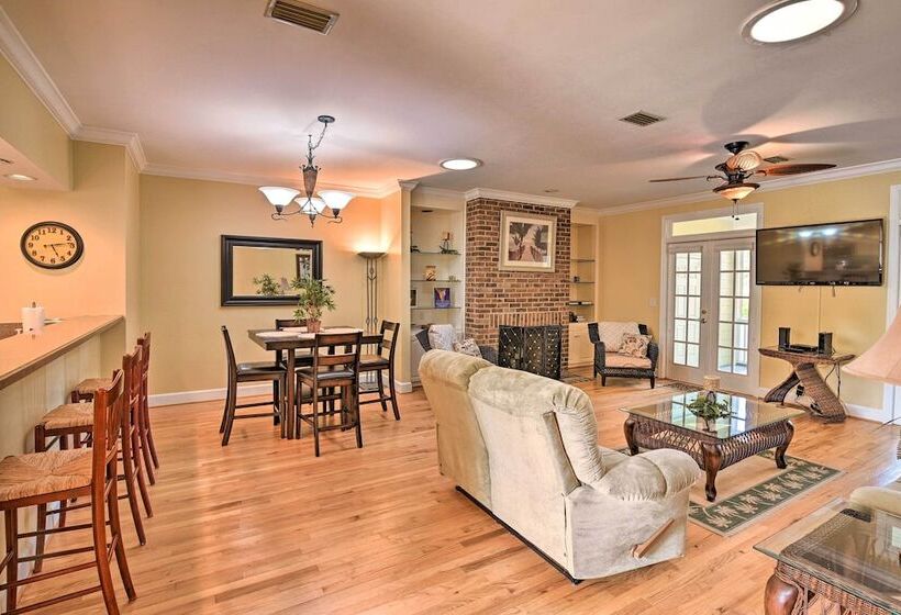 Cottage W/ Deck & Pool Access ~ 6 Mi To Beach