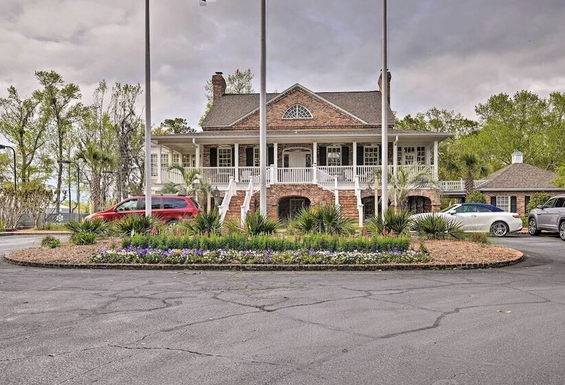 Cottage W/ Deck & Pool Access ~ 6 Mi To Beach