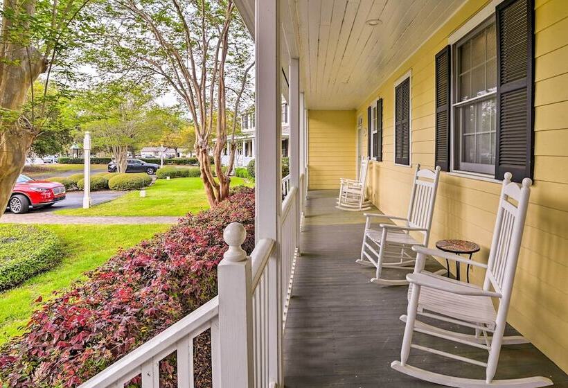 Cottage W/ Deck & Pool Access ~ 6 Mi To Beach