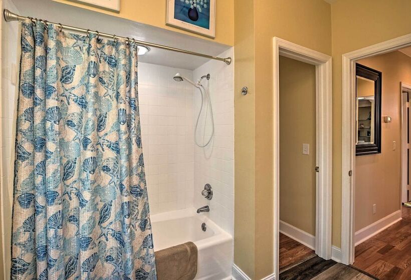 Cottage W/ Deck & Pool Access ~ 6 Mi To Beach