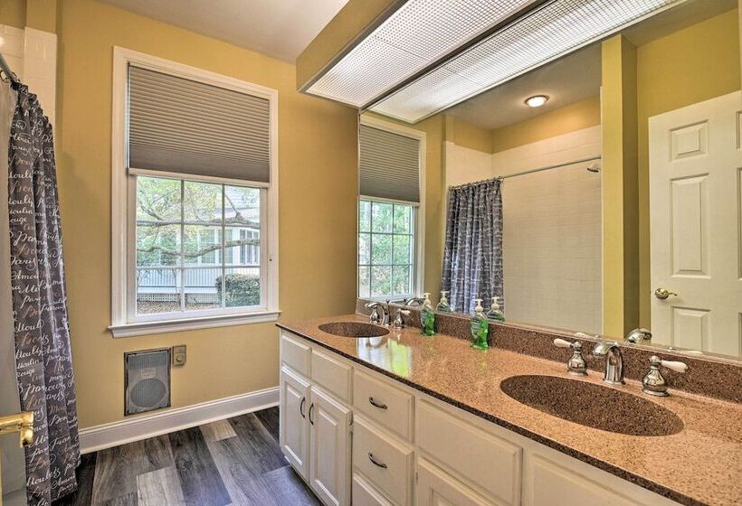 Cottage W/ Deck & Pool Access ~ 6 Mi To Beach