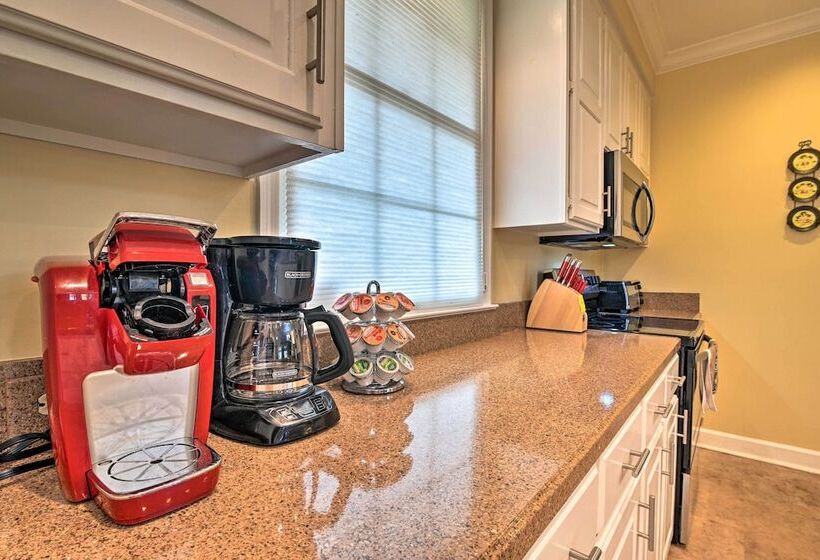 Cottage W/ Deck & Pool Access ~ 6 Mi To Beach