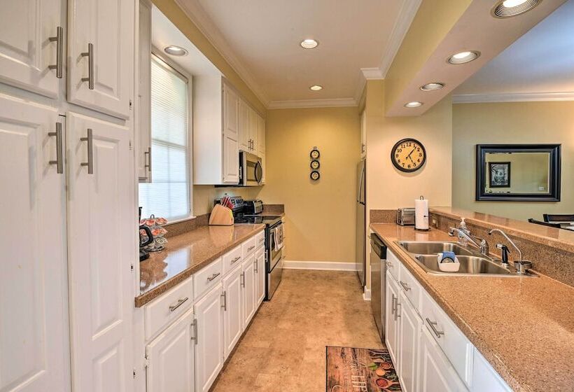 Cottage W/ Deck & Pool Access ~ 6 Mi To Beach