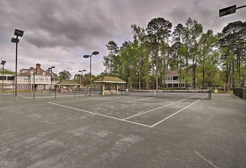 Cottage W/ Deck & Pool Access ~ 6 Mi To Beach