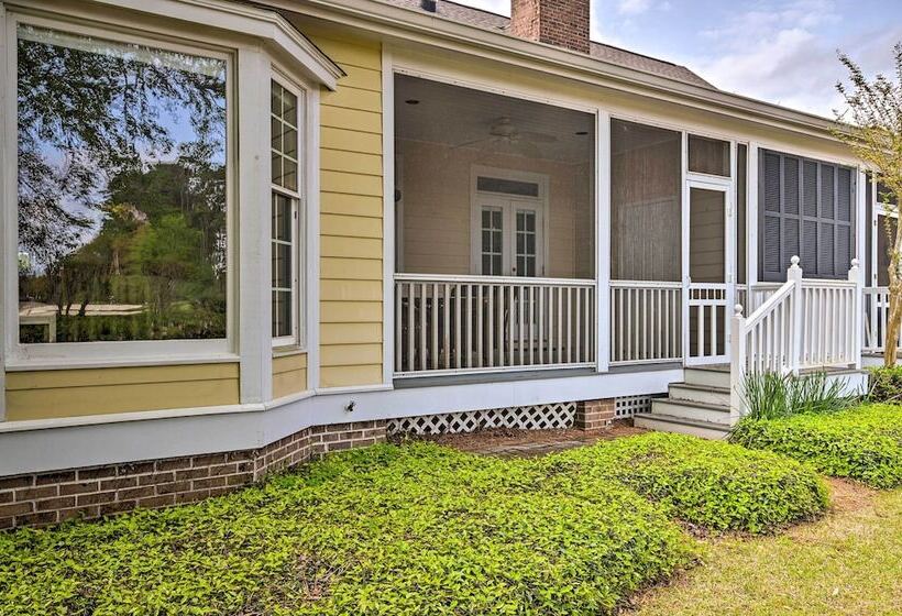 Cottage W/ Deck & Pool Access ~ 6 Mi To Beach