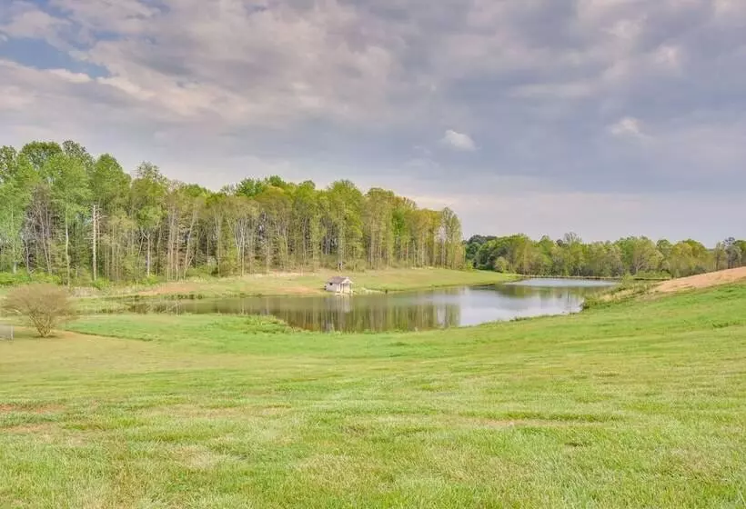 Cozy Fair Play Home W/ Deck 4 Mi To Lake Hartwell!