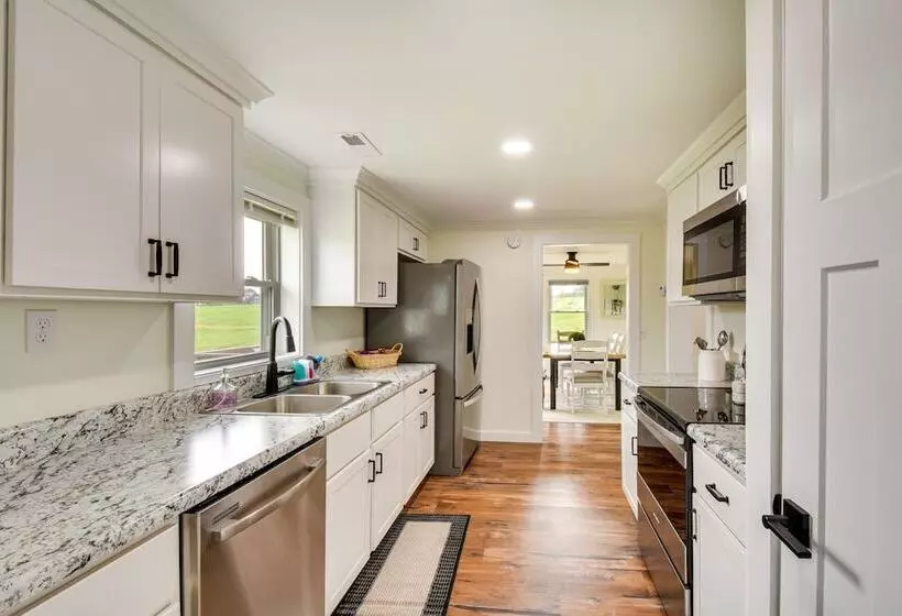 Cozy Fair Play Home W/ Deck 4 Mi To Lake Hartwell!