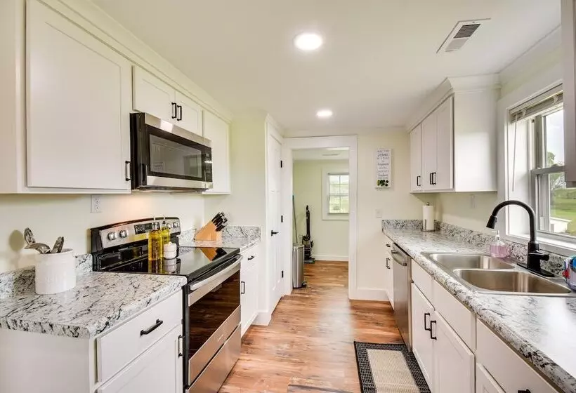 Cozy Fair Play Home W/ Deck 4 Mi To Lake Hartwell!